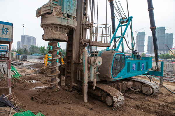 xingkong星空平台（中国）集团智能双动力头强力多功能钻机助力青岛都心商业中心建设