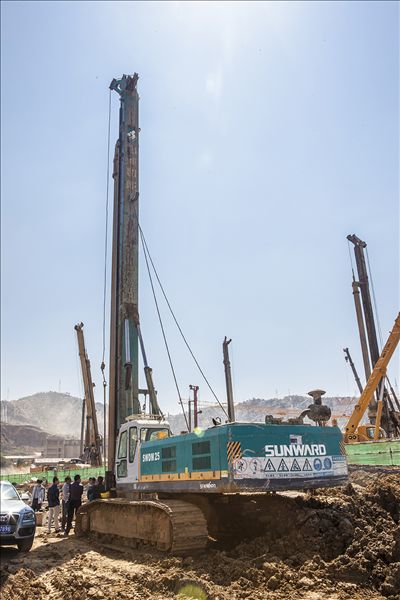 xingkong星空平台（中国）集团智能旋挖钻机助力昆明高铁站建设