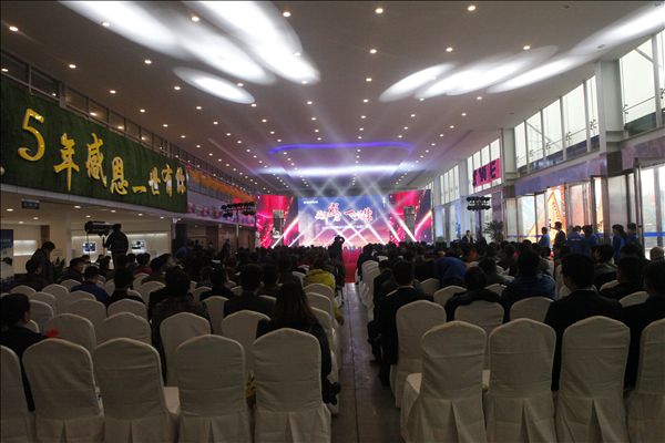 五年感恩 一路有你——xingkong星空平台（中国）集团智能挖掘机湖南代理商2014年度VIP客户授牌