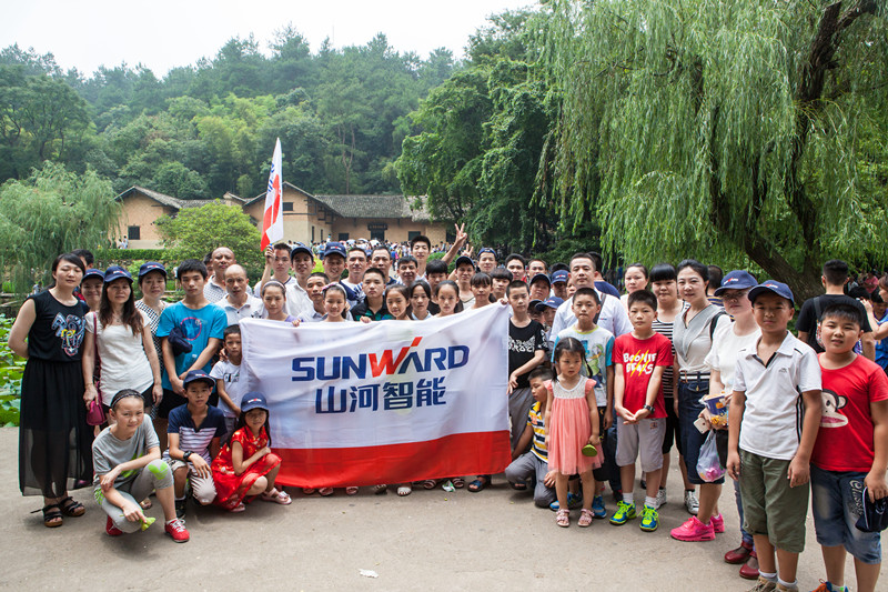 开挖机，坐游艇、飞机 xingkong星空平台（中国）集团智能开展员工家属开放日活动