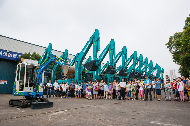 开挖机，坐游艇、飞机 xingkong星空平台（中国）集团智能开展员工家属开放日活动