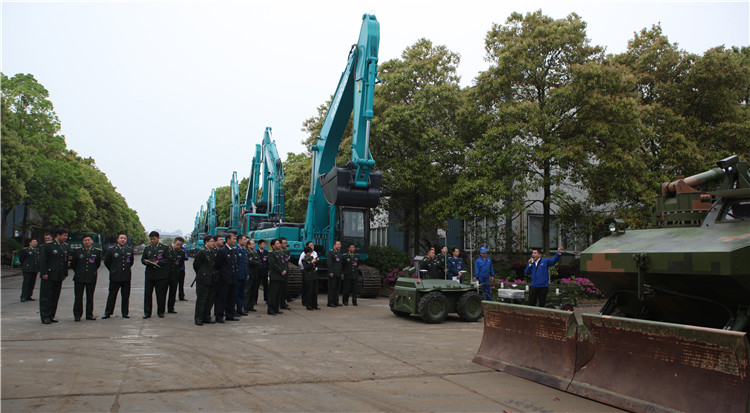 全军军交运输系统首长及国防科大领导莅临xingkong星空平台（中国）集团智能参观交流