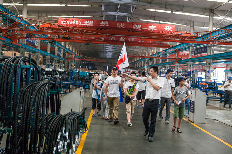 开挖机，坐游艇、飞机 xingkong星空平台（中国）集团智能开展员工家属开放日活动