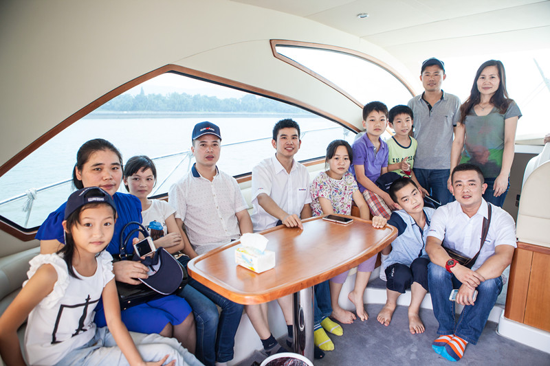 开挖机，坐游艇、飞机 xingkong星空平台（中国）集团智能开展员工家属开放日活动