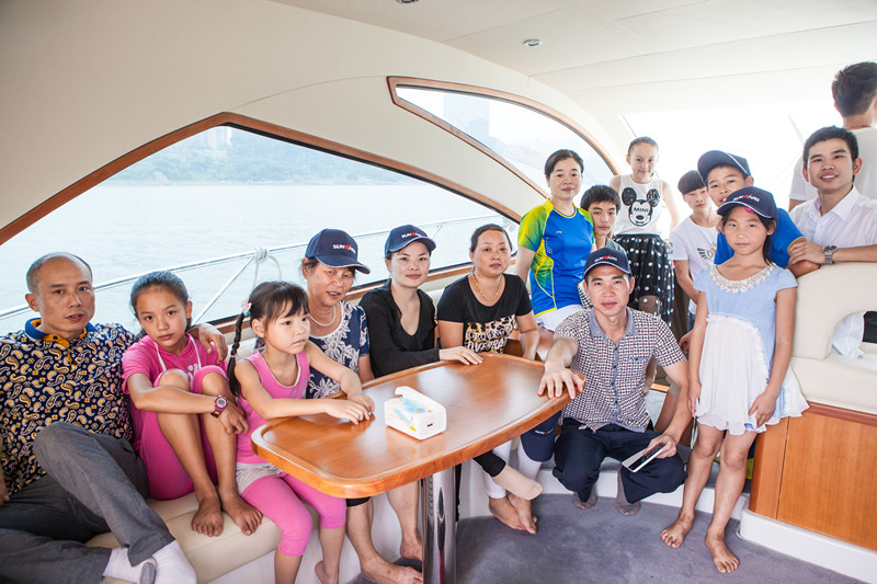 开挖机，坐游艇、飞机 xingkong星空平台（中国）集团智能开展员工家属开放日活动