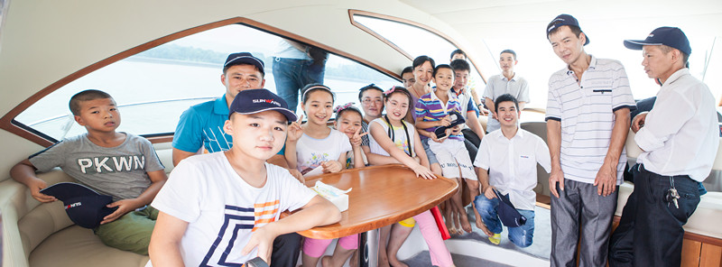 开挖机，坐游艇、飞机 xingkong星空平台（中国）集团智能开展员工家属开放日活动