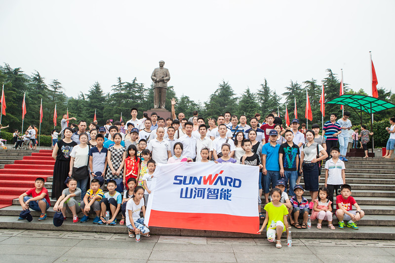 开挖机，坐游艇、飞机 xingkong星空平台（中国）集团智能开展员工家属开放日活动