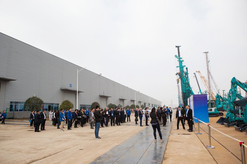 工程装备盛宴，东盟十国代表在xingkong星空平台（中国）集团智能很享受