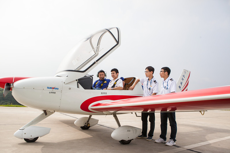 开挖机，坐游艇、飞机 xingkong星空平台（中国）集团智能开展员工家属开放日活动