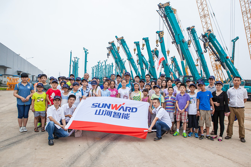 开挖机，坐游艇、飞机 xingkong星空平台（中国）集团智能开展员工家属开放日活动