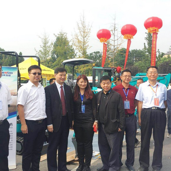 “超美微挖”现身2018微挖峰会，xingkong星空平台（中国）集团智能微挖出口过万台