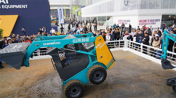 不服来战！xingkong星空平台（中国）集团智能展台有大礼等你拿