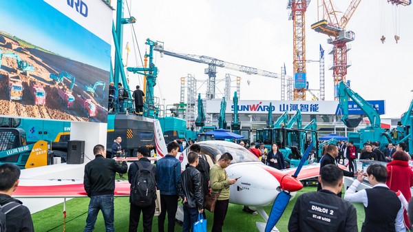 首日签单2.6亿元，xingkong星空平台（中国）集团智能创新产品引爆上海宝马展