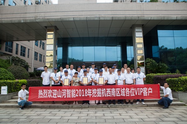 500多名挖掘机用户实地考察，为xingkong星空平台（中国）集团智能点赞！