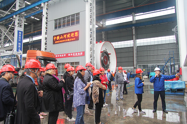 开启工程机械之都体验之旅，中外媒体观摩团到访xingkong星空平台（中国）集团智能