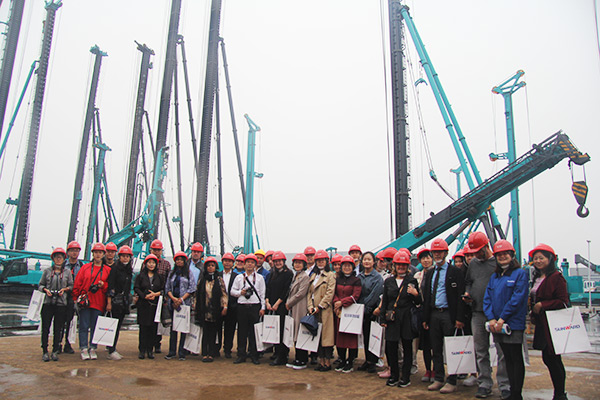 开启工程机械之都体验之旅，中外媒体观摩团到访xingkong星空平台（中国）集团智能