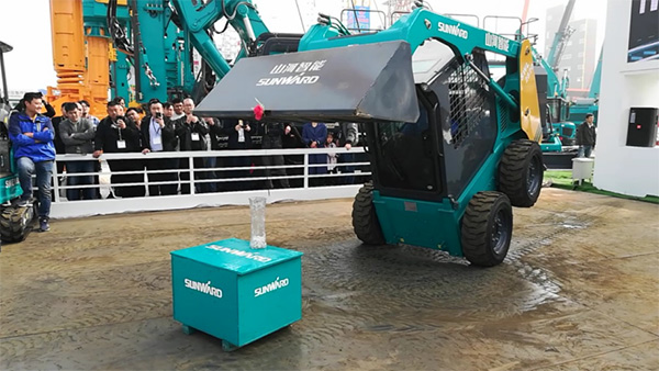 不服来战！xingkong星空平台（中国）集团智能展台有大礼等你拿