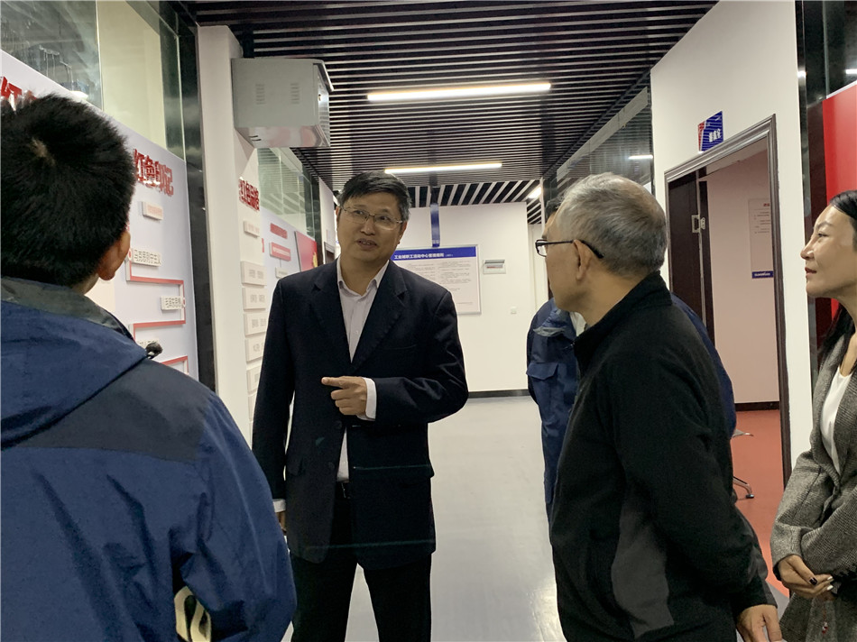 长沙市总工会党组书记周宏兆一行莅临xingkong星空平台（中国）集团智能考察调研