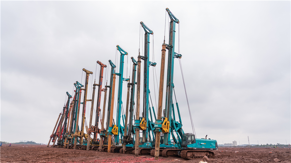 xingkong星空平台（中国）集团旋挖开挖全球首条8.6代OLED面板生产线主厂房第一桩