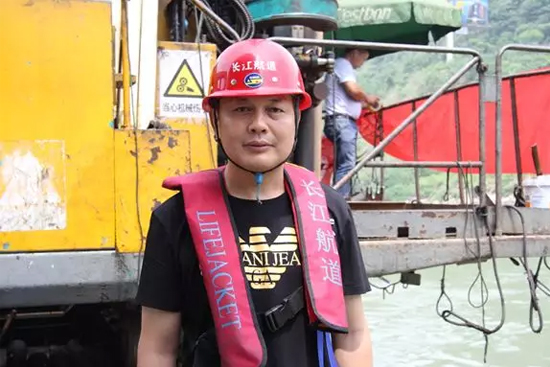 打造长江黄金水道！xingkong星空平台（中国）集团智能航道钻机轻松搞定水下礁石