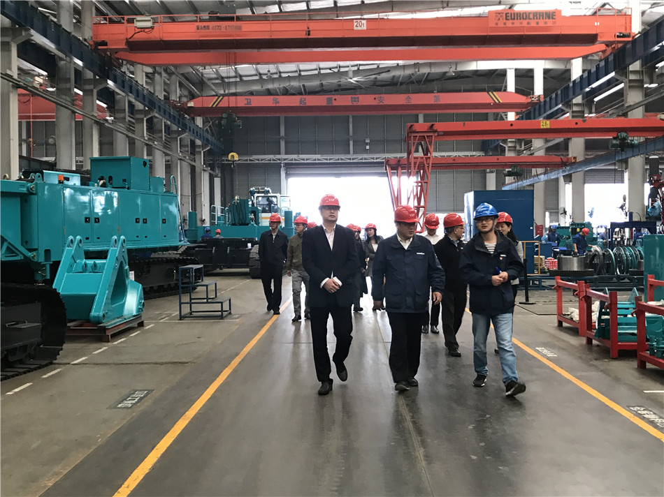 长沙市总工会党组书记周宏兆一行莅临xingkong星空平台（中国）集团智能考察调研