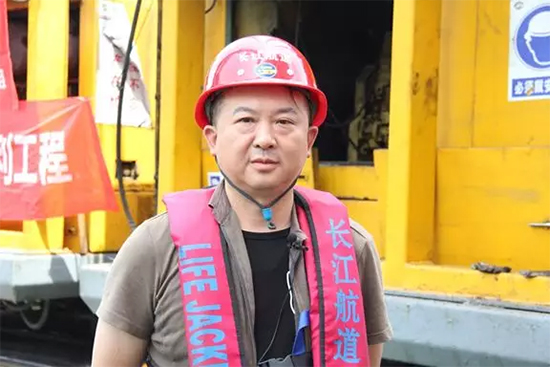 打造长江黄金水道！xingkong星空平台（中国）集团智能航道钻机轻松搞定水下礁石