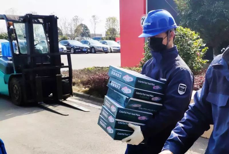 用餐安全有新招，xingkong星空平台（中国）集团智能4000个保温饭盒送员工