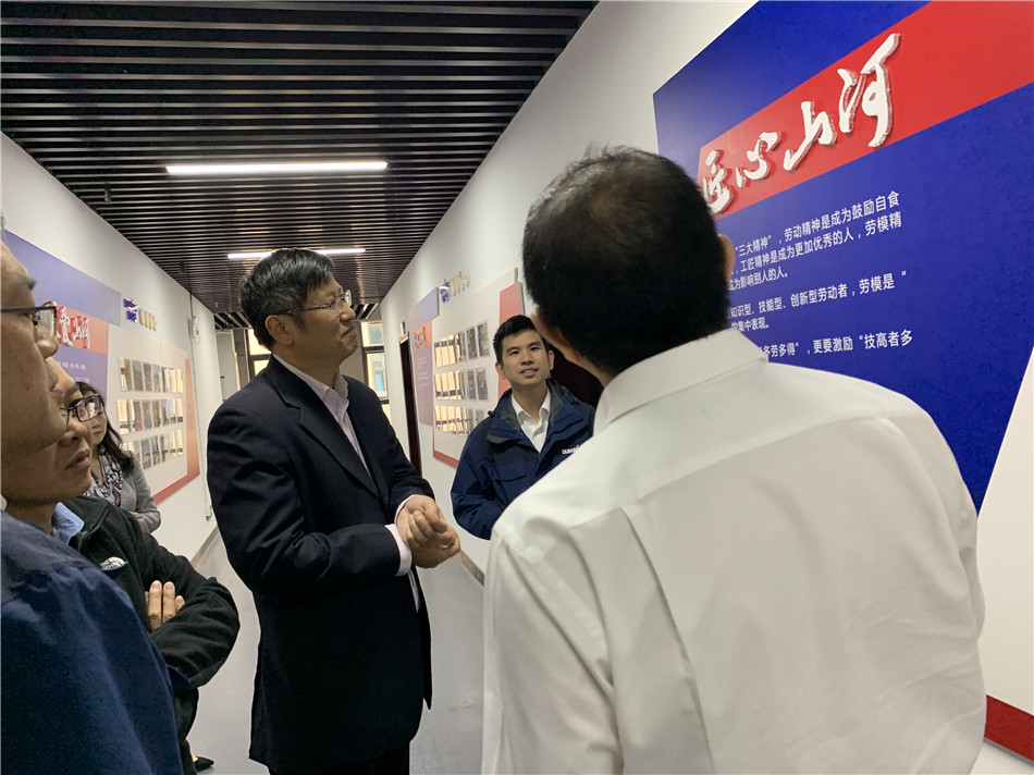长沙市总工会党组书记周宏兆一行莅临xingkong星空平台（中国）集团智能考察调研