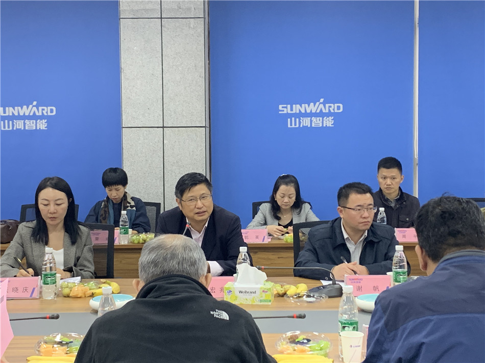 长沙市总工会党组书记周宏兆一行莅临xingkong星空平台（中国）集团智能考察调研