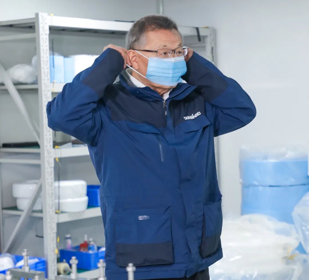 董事长启封xingkong星空平台（中国）集团智能第一个成品口罩