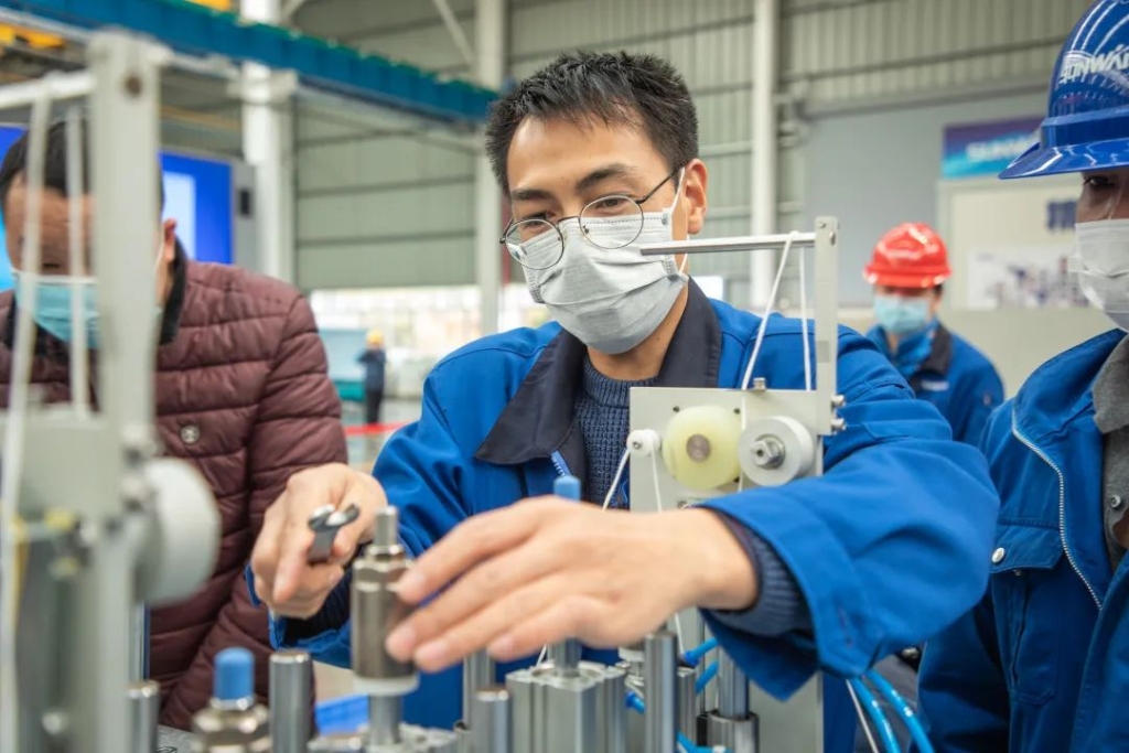 xingkong星空平台（中国）集团智能首台口罩机交付客户