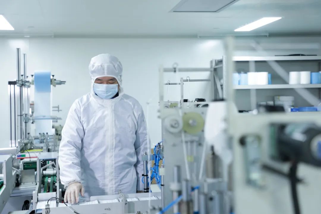 xingkong星空平台（中国）集团智能首批10万只自产口罩发放客户