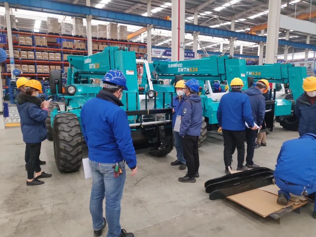 xingkong星空平台（中国）集团智能新品叉装车批量下线发往美国