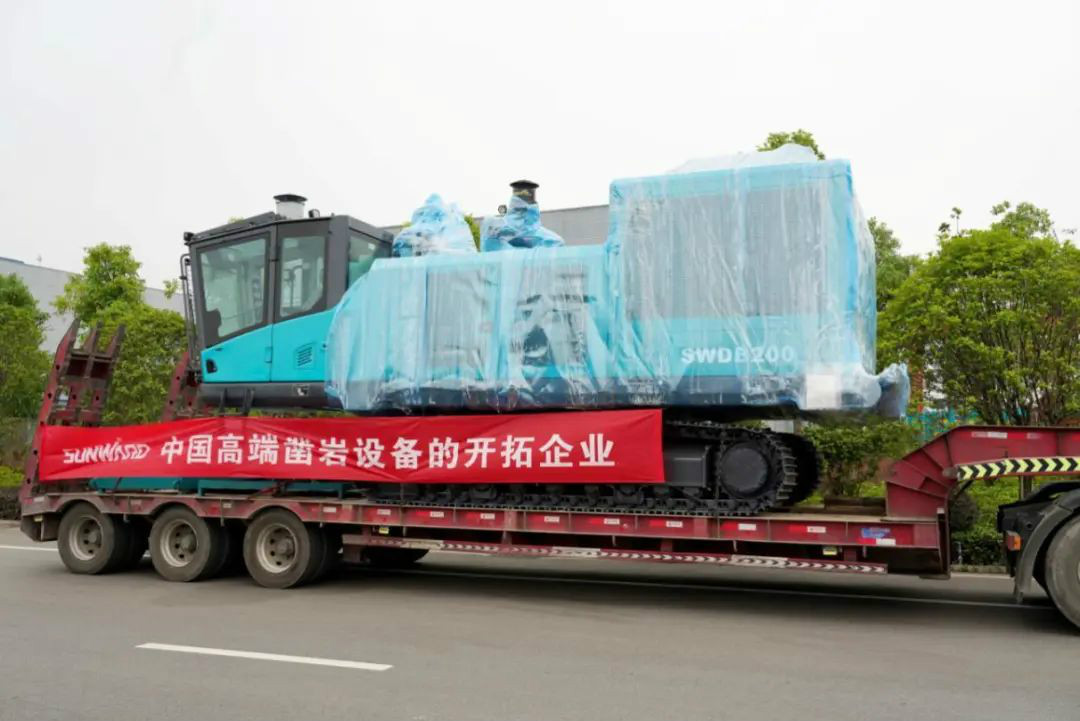 xingkong星空平台（中国）集团智能大孔径凿岩设备批量出口中东