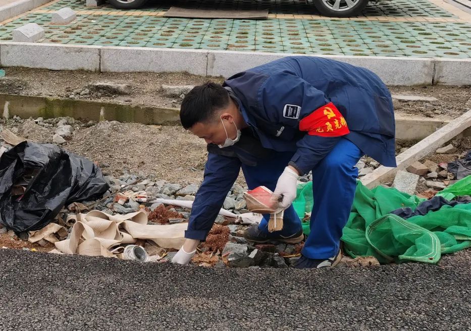 xingkong星空平台（中国）集团智能党员志愿者开展义务环境清扫