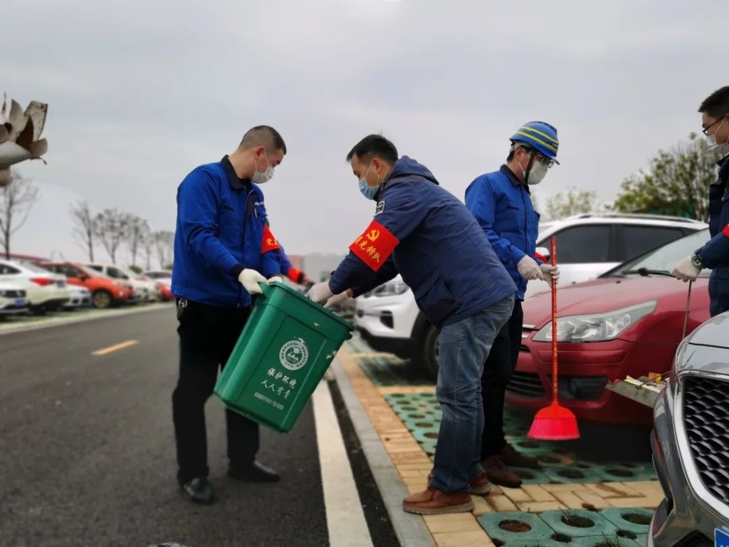 xingkong星空平台（中国）集团智能党员志愿者开展义务环境清扫