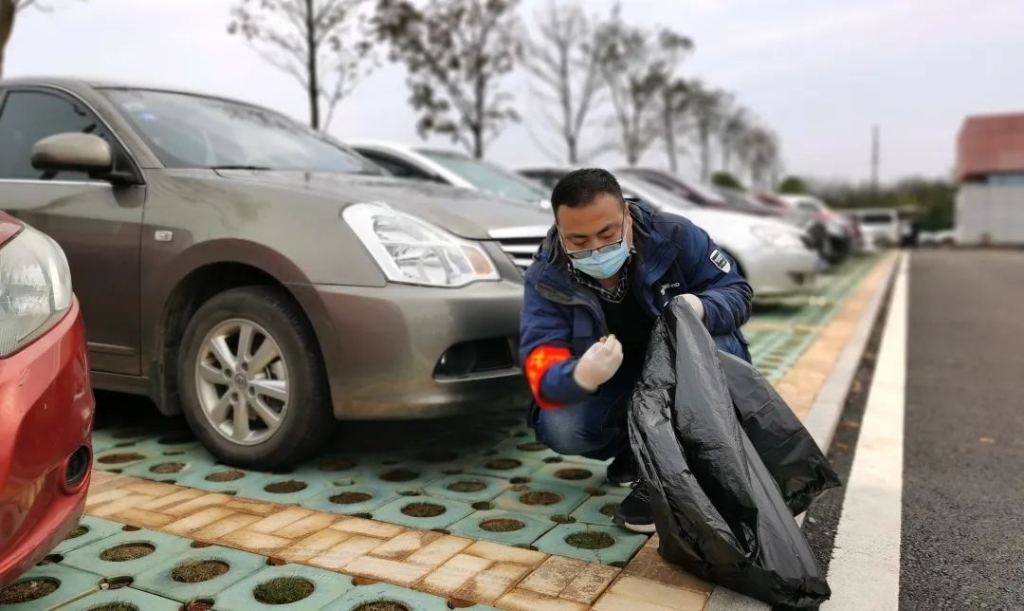 xingkong星空平台（中国）集团智能党员志愿者开展义务环境清扫