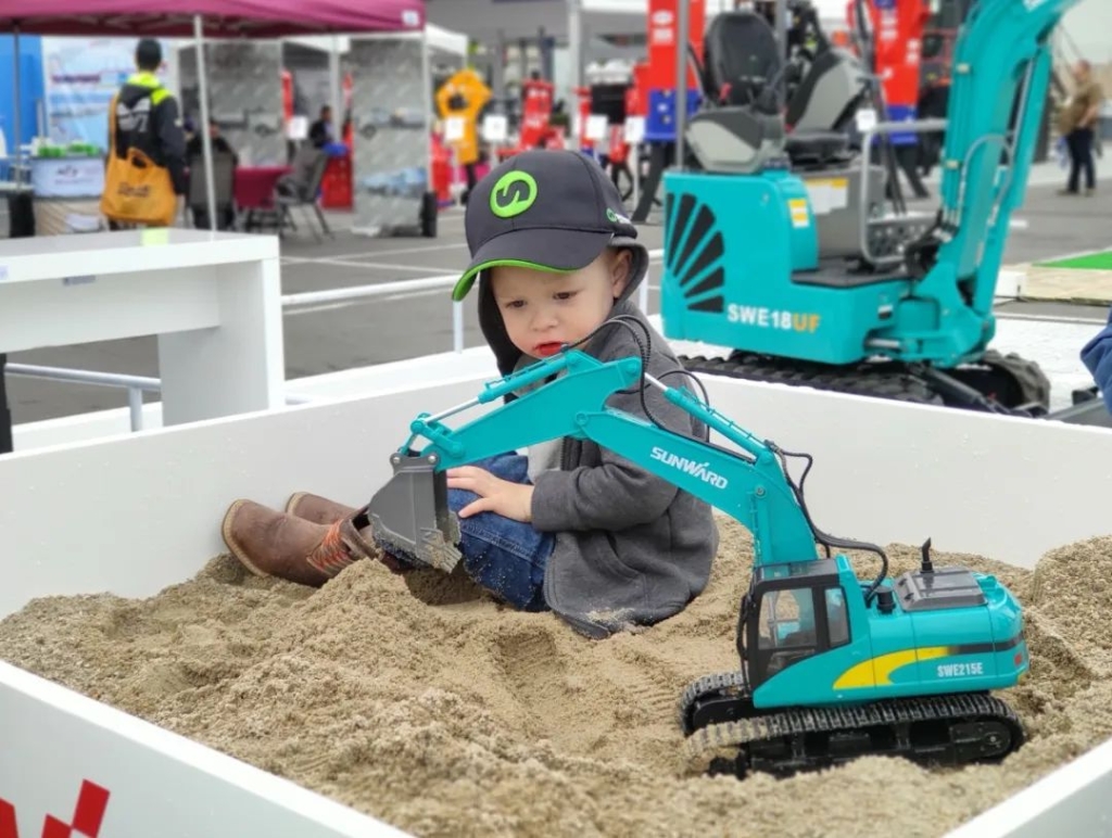 xingkong星空平台（中国）集团智能全新亮相美国工程机械展