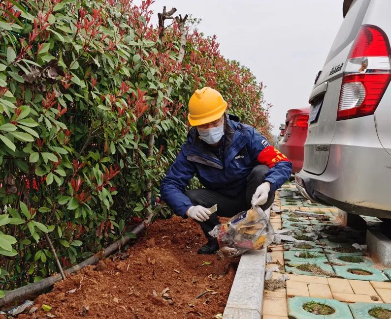 xingkong星空平台（中国）集团智能党员志愿者开展义务环境清扫