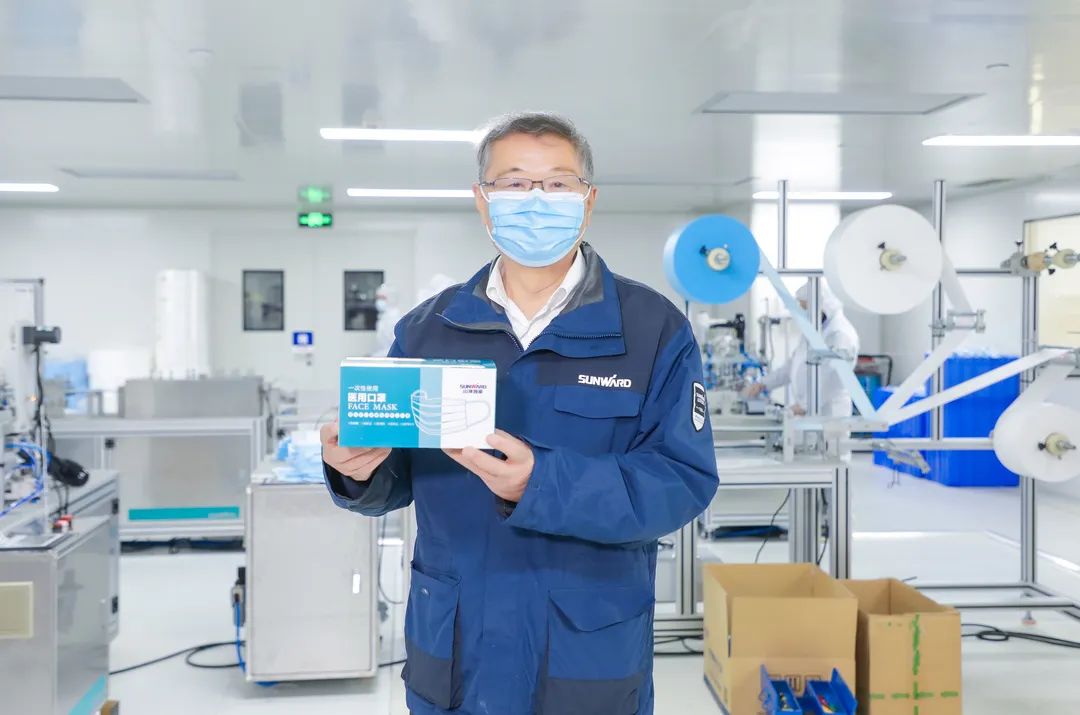 董事长启封xingkong星空平台（中国）集团智能第一个成品口罩