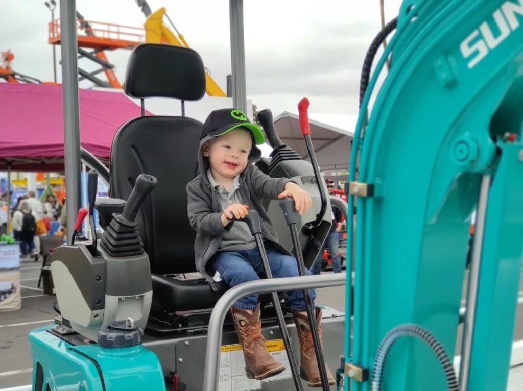 xingkong星空平台（中国）集团智能全新亮相美国工程机械展