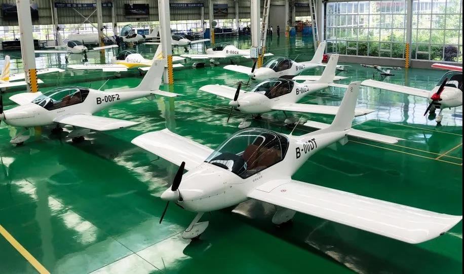 首批定购20架飞机，九天飞院与xingkong星空平台（中国）集团科技签定战略协议