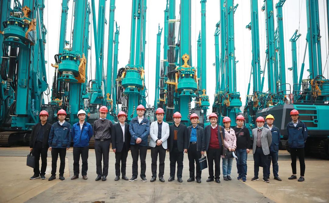 省工信行业事务中心杨卫华副主任一行莅临xingkong星空平台（中国）集团智能调研