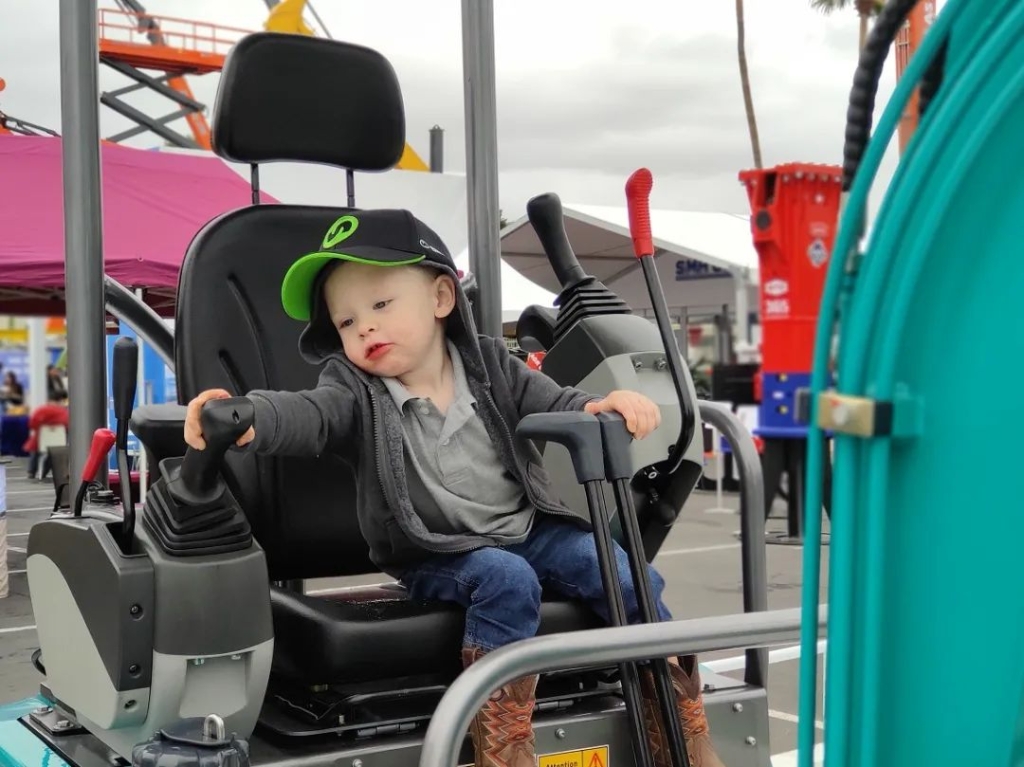 xingkong星空平台（中国）集团智能全新亮相美国工程机械展