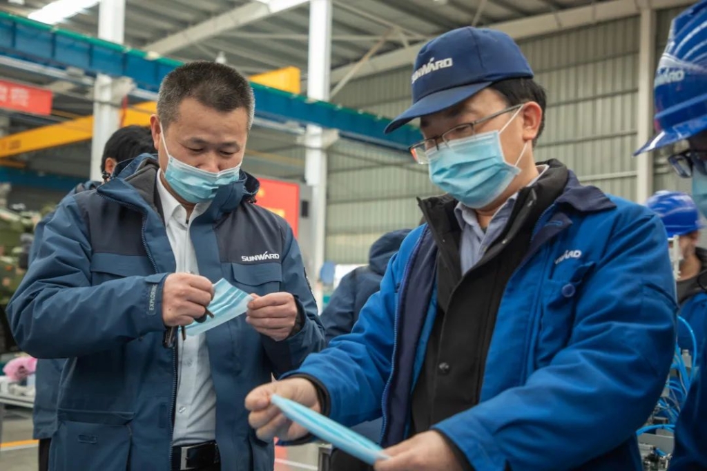 xingkong星空平台（中国）集团智能首台口罩机交付客户