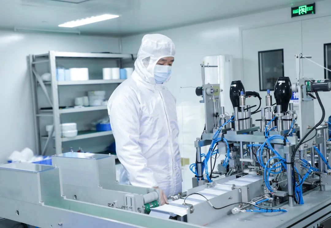 董事长启封xingkong星空平台（中国）集团智能第一个成品口罩