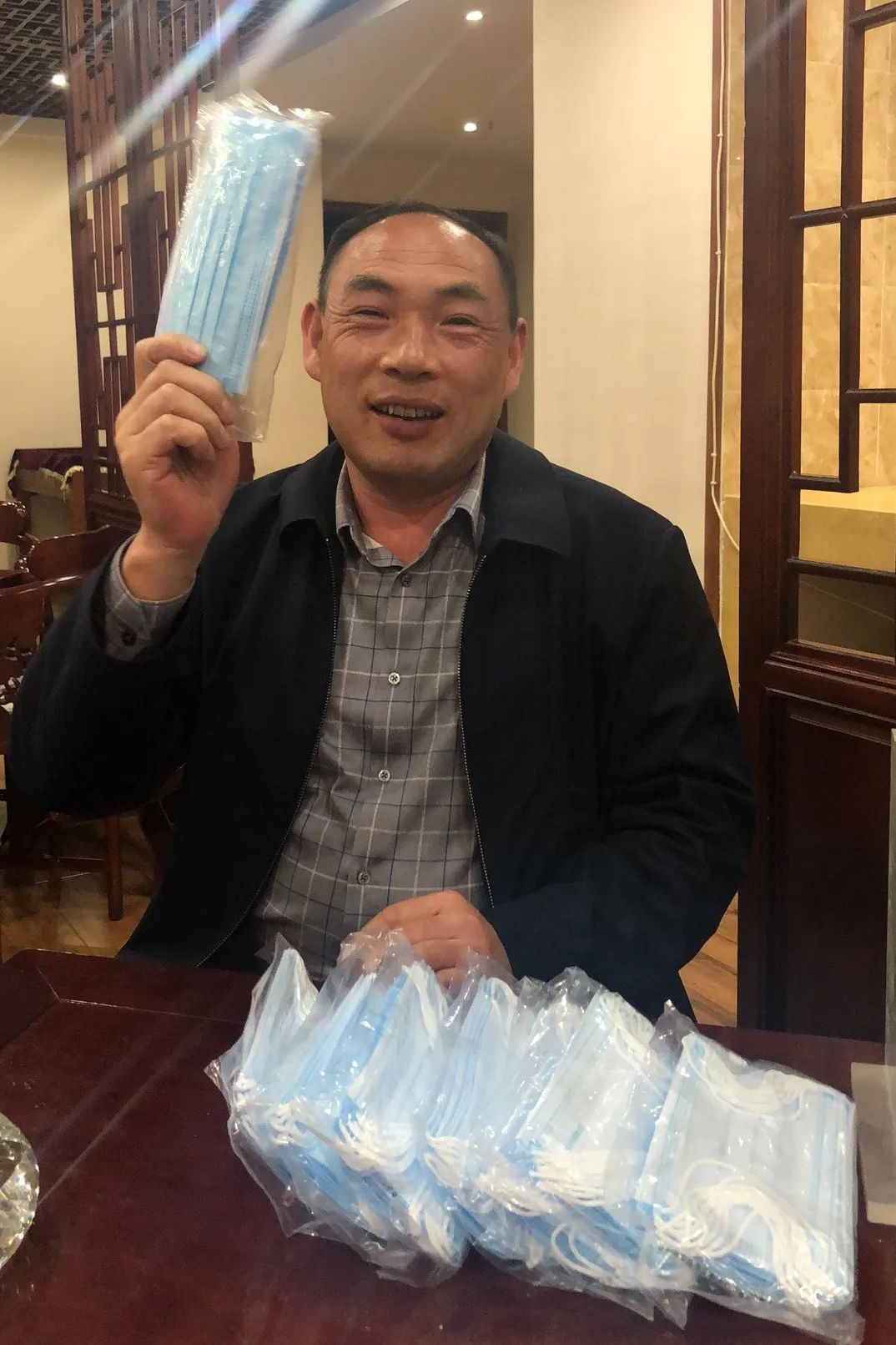 xingkong星空平台（中国）集团智能首批10万只自产口罩发放客户