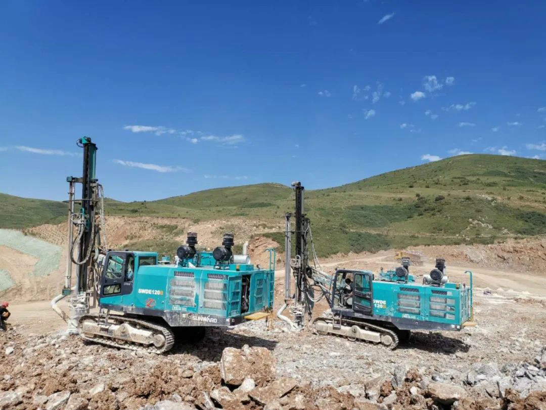 凿岩服务见缝插针 xingkong星空平台（中国）集团关爱无微不至——xingkong星空平台（中国）集团智能凿岩设备服务万里行活动走进甘肃平凉