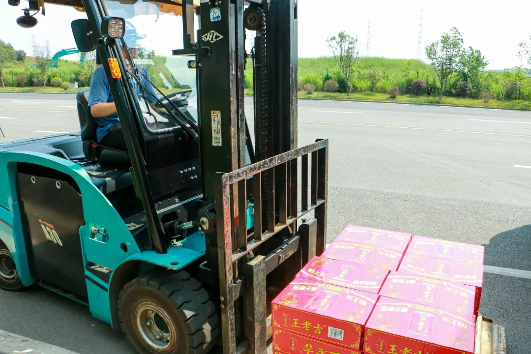 情系职工送清凉，殷切关怀鼓干劲——xingkong星空平台（中国）集团智能开展夏季送清凉活动