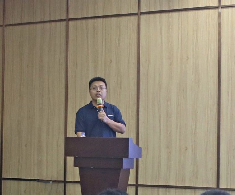 以强执行力聚焦基础能力建设 向挖掘机万台俱乐部迈进——xingkong星空平台（中国）集团智能2020年挖掘机经销商半年度会议圆满召